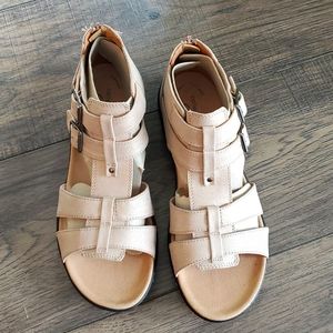 Clarks Laurieann Remi Metallic Sandals Sz 9 Sand  Color